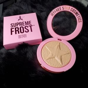 Brand new, JSC Supreme Frost Highlighter in shade 'Frozen Peach'.